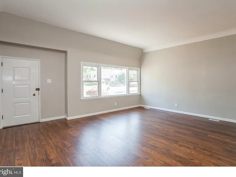 176 Juniper Rd — Photo 3