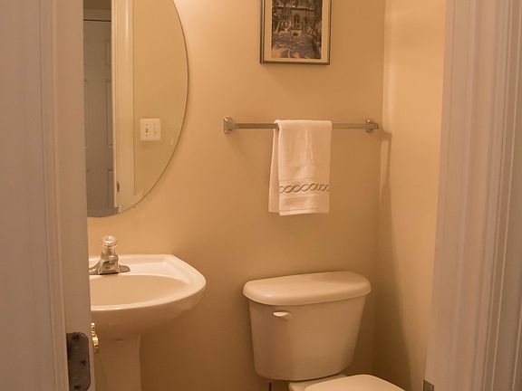 4th image of 2217 Tulip Dr