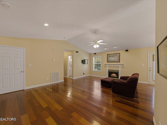 5th image of 8416 Graceland Rd