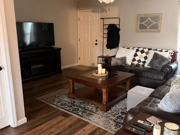 1081 Hidden Ridge Trl, Valley Park, MO 63088