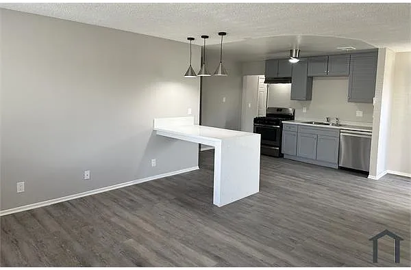 Building Photo - 38703 Larkin Ave #2