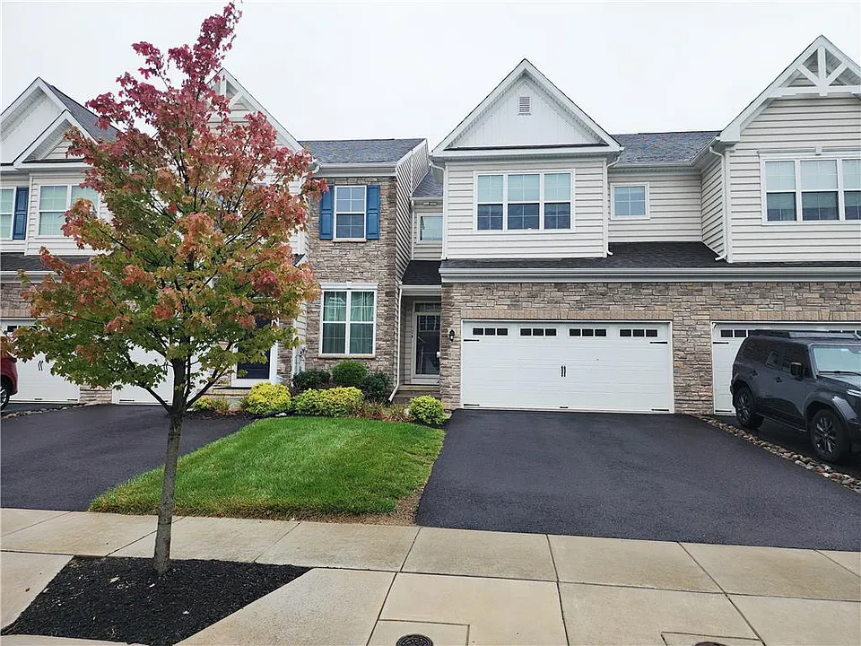 524 Gray Feather Way