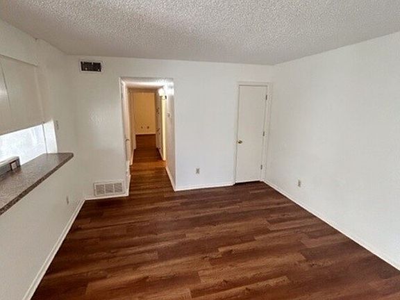 5th image of 612 Race St APT A
