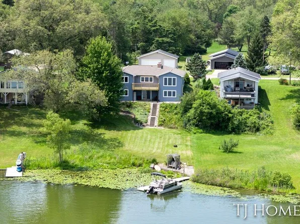 10031 Deer Sight Dr, Middleville, MI 49333