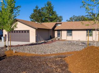 625 SE Parkway Dr, Winston, OR 97496