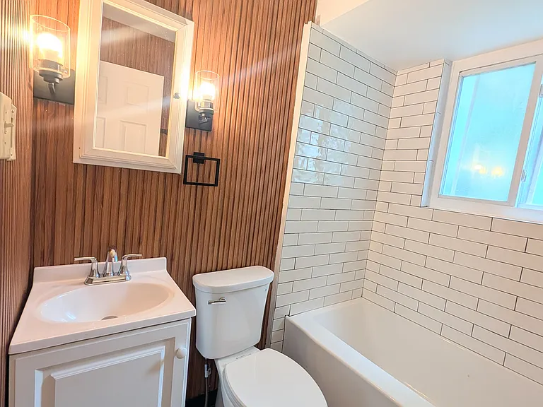 1131 Pemberton St — Photo 8