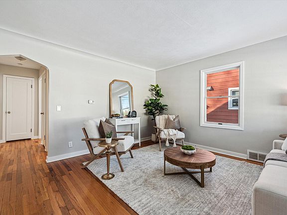 3rd image of 1205 Loraine Ave