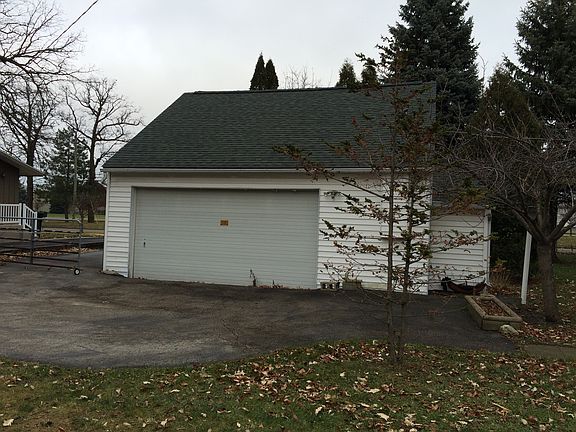 4th image of 317 McDonald Ave