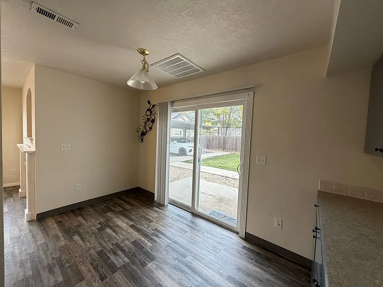 Midland 4-Plex 141 — Photo 14