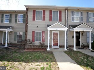 102 Royal Court Ln, Camden, NJ 08103