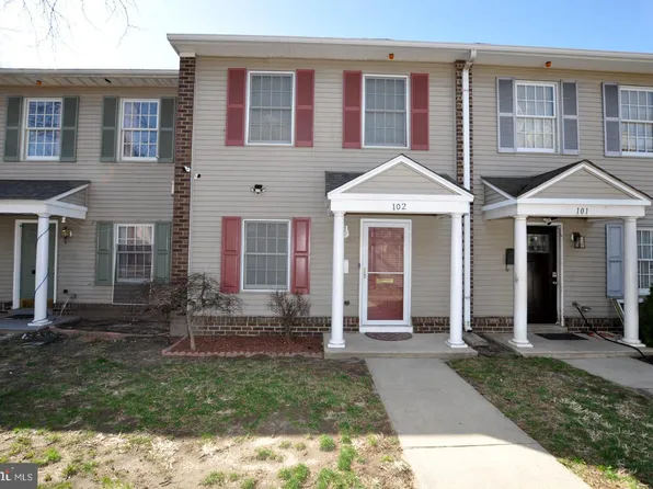 102 Royal Court Ln, Camden, NJ 08103