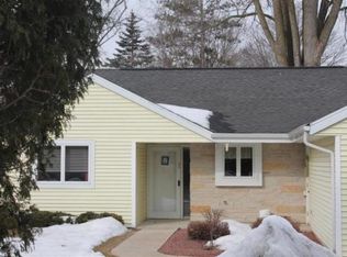 404 Lawn St, Cambridge, WI 53523