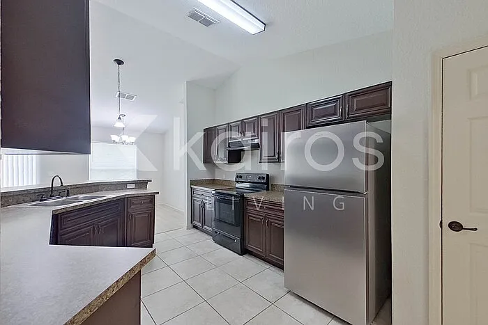 4 bed, 2.0 bath, 1747 sqft, $2,045 — Photo 2