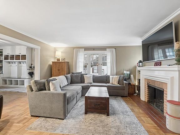 4th image of 518 Vine Ave