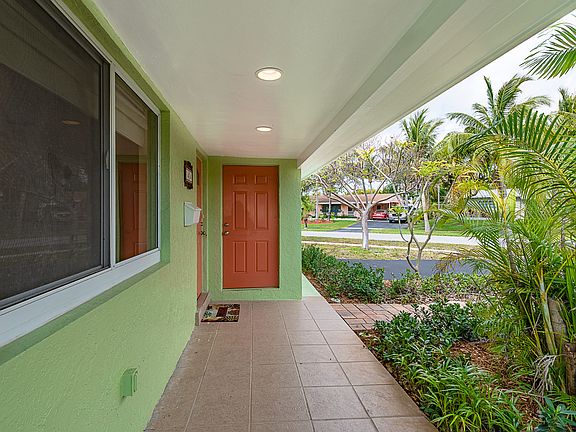 2nd image of 1404 SW 1st Ter