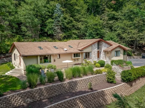 28 Rippling Brook Way, Bernardsville Boro, NJ 07924