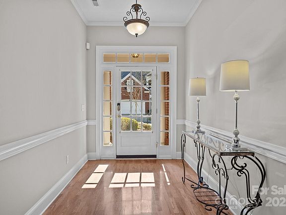 3rd image of 7543 Bluestar Ln