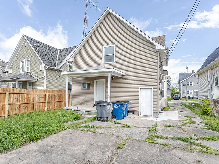 315 Eastern Ave — Photo 33