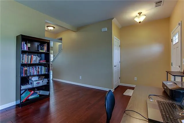 3 bed, 2.5 bath, 2200 sqft, $2,500 — Photo 4
