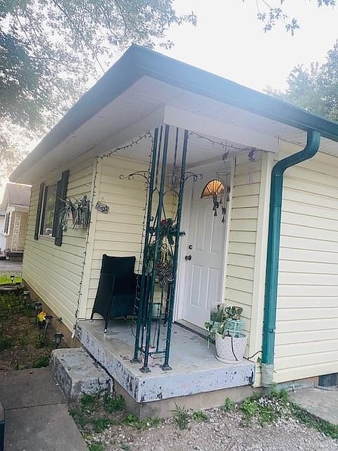 1st image of 340 W Gimber Ct