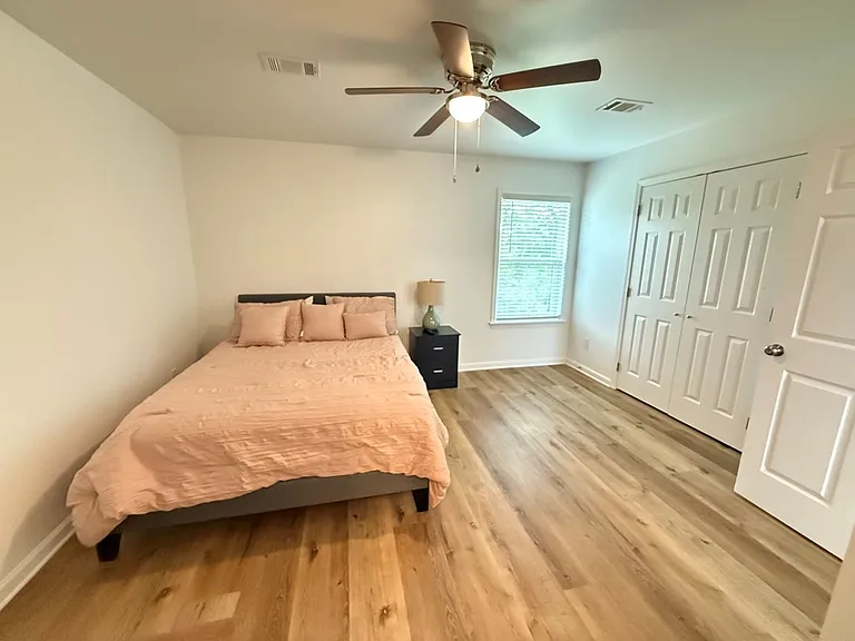512 E Madison St — Photo 19