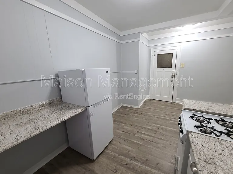 693 Park Ave #11 — Photo 8