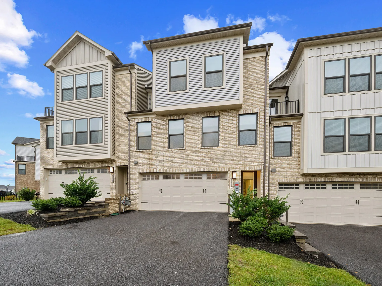 3 bed, 2789 sqft, $5,000 — Photo 2