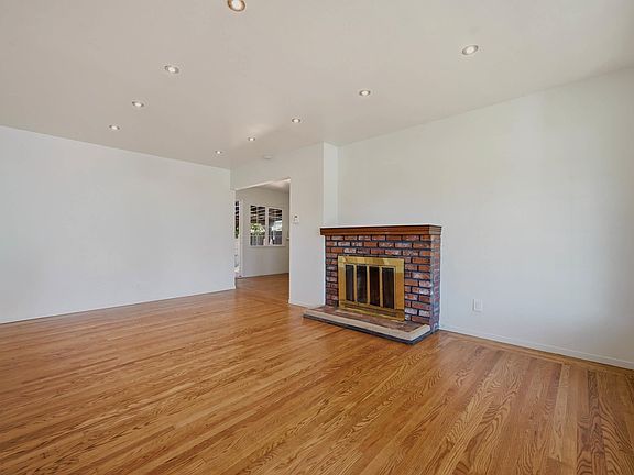 5th image of 963 Devon Dr