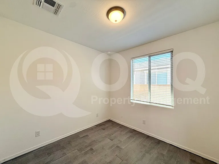 1265 E Kingman St — Photo 35