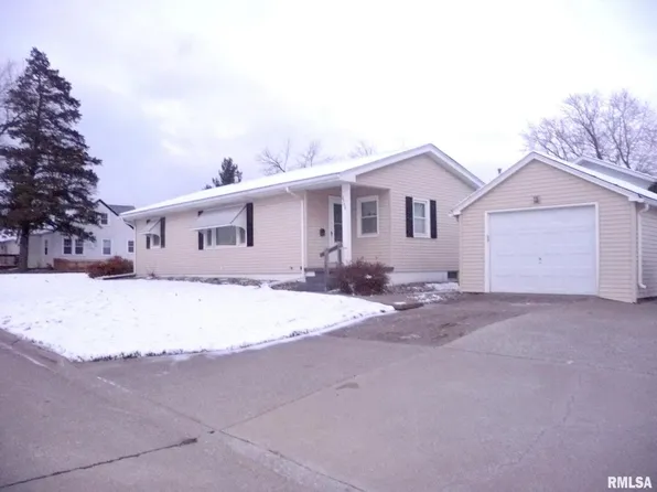 2504 33rd St, Moline, IL 61265