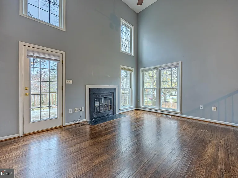 8200 Maple Ridge Ave — Photo 4