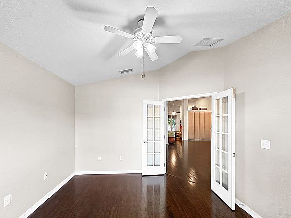 2nd image of 10813 Rockledge View Dr