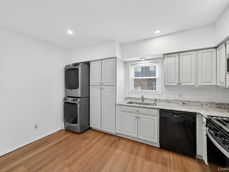 12 Scotchtown Ave — Photo 16