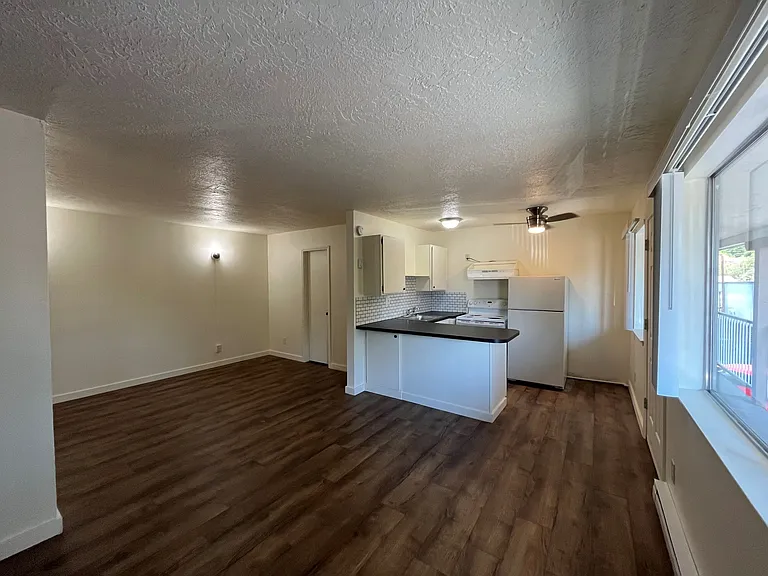 Studio West Apartments — Photo 22