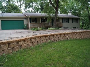 2287 N Hilltop Dr, Muscatine, IA 52761