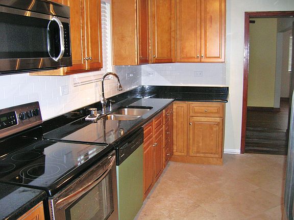 4th image of 1073 Wolfe St