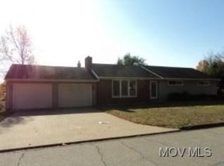 414 Fitzhugh St, Ravenswood, WV 26164