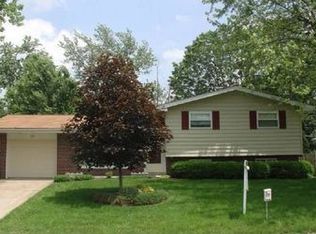 24 Chaucer Dr, Belleville, IL