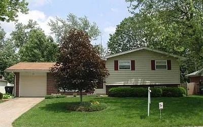24 Chaucer Dr photo 1