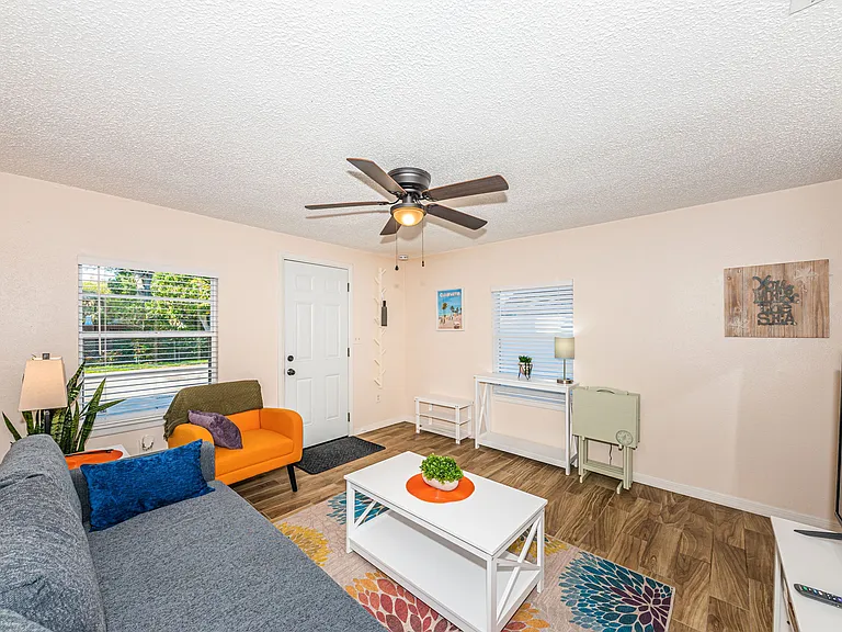918 Hawkins St — Photo 28