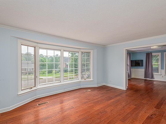4th image of 204 Brookwood Dr