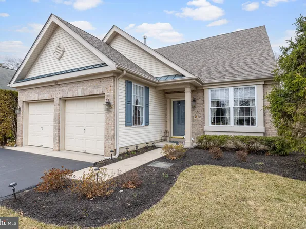 106 Glengarry Ln, Hainesport, NJ 08036