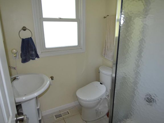 4th image of 24 Leisure Dr