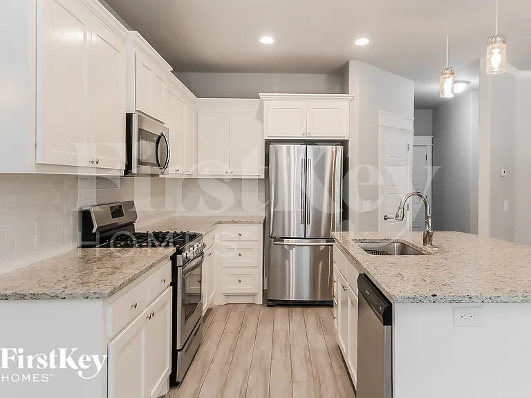 1603 Village Dr — Photo 5