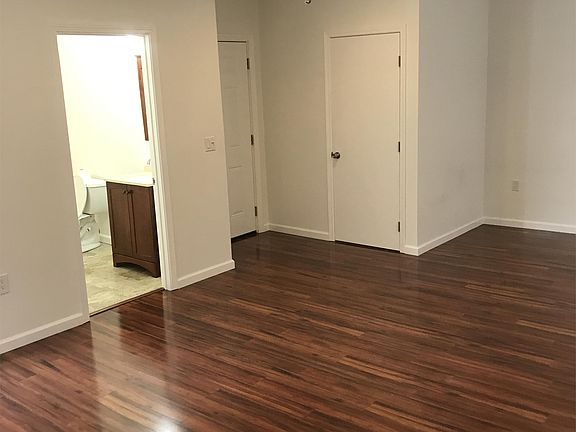 Unit with ceiling fan