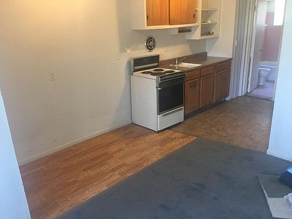 4th image of 16247 Schoolcraft St APT 2