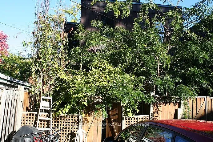 35 Ivy Cres — Photo 16