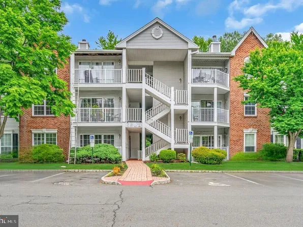 6 Lehavre Ct, Hamilton, NJ 08619