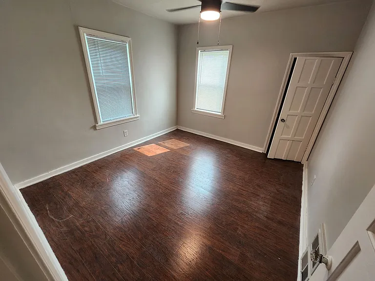824 Oak St — Photo 10
