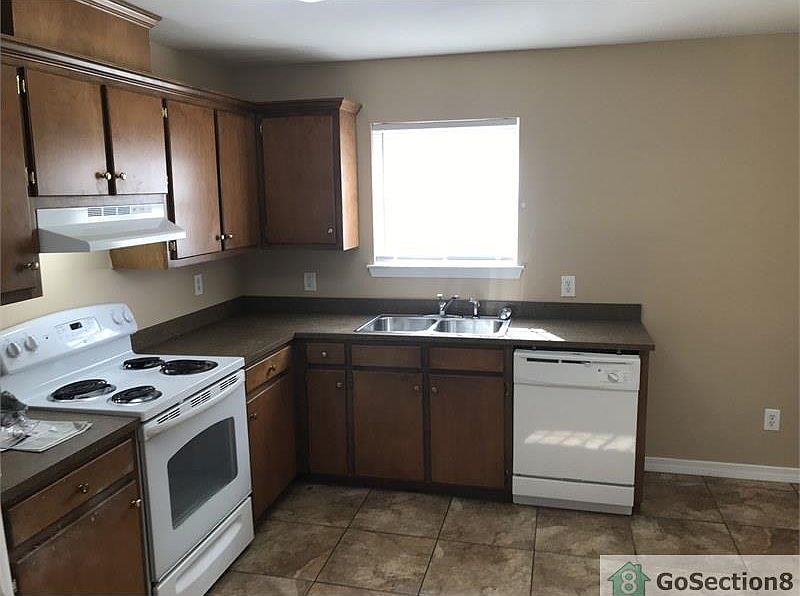 2nd image of 2615 Burgess St